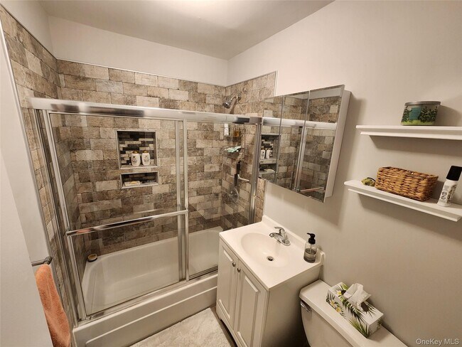 Building Photo - 6 Charles Ln