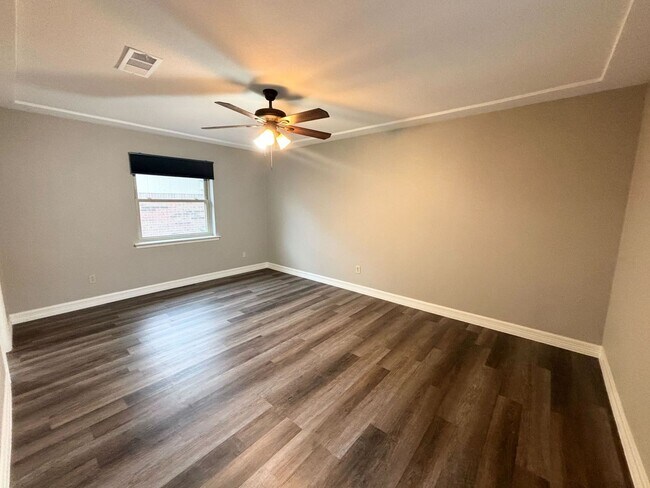 Building Photo - Completely Remodeled 4 bedroom Home