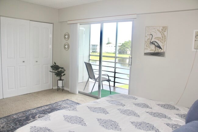 Building Photo - 454 Fanshaw K