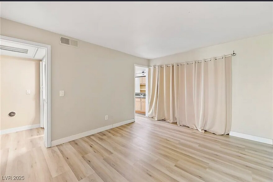 Primary bedroom - 3145 E Flamingo Rd