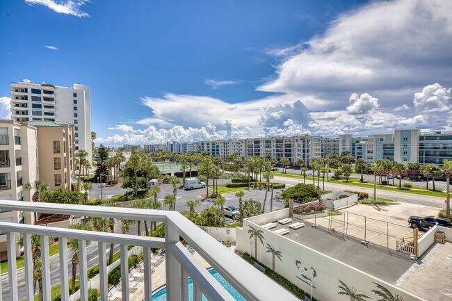 Building Photo - Fully Furnished Beautiful 2 Bedroom Seascape Towers Oceanfront Condo