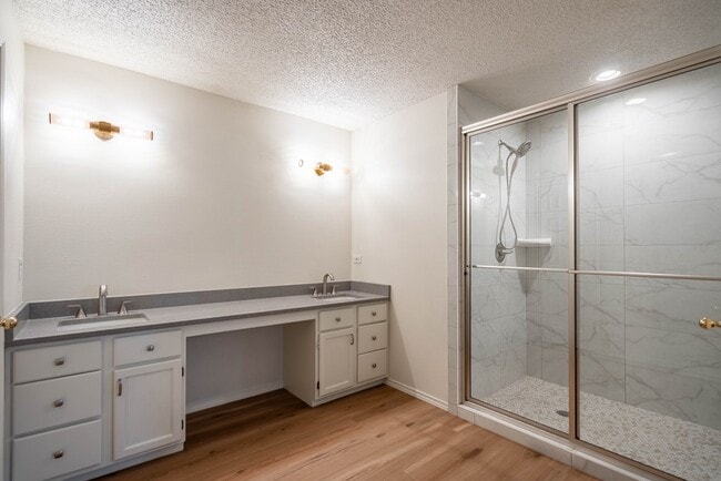 Building Photo - 8121 San Antonio St