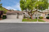 Building Photo - 4 bedroom, 3-bath home with a Pool!