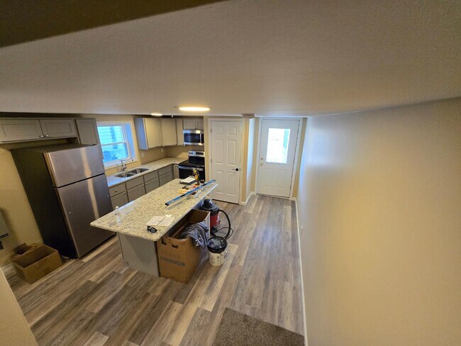 Building Photo - 109 2nd St