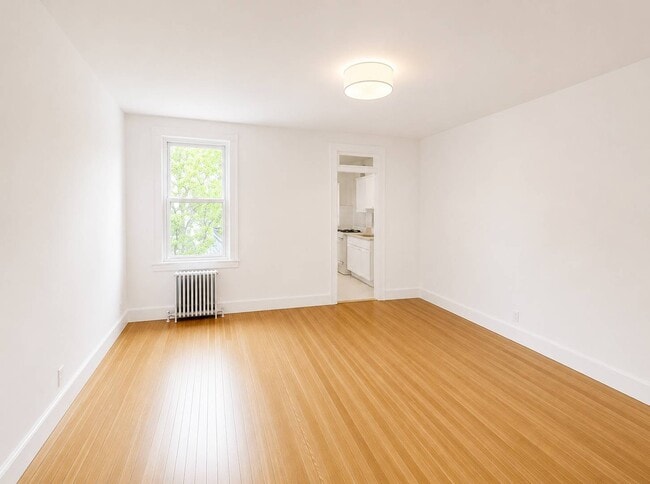 Building Photo - 72-45 60th Ln