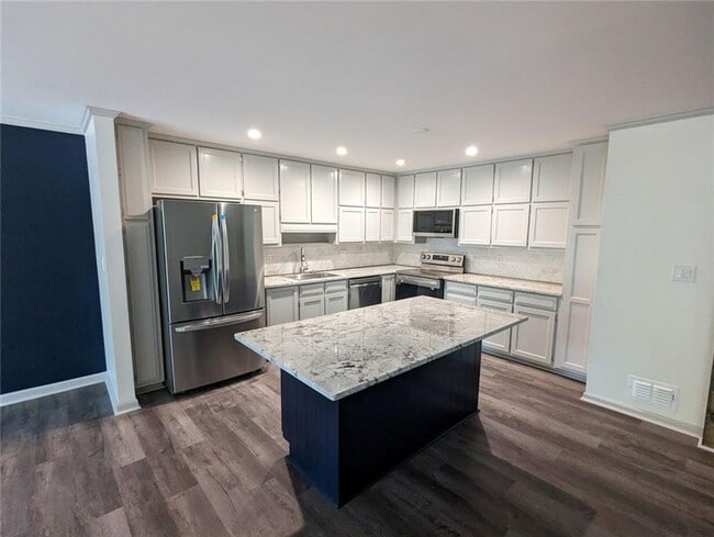 Building Photo - 1865 D'Youville Ln