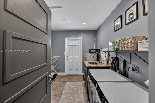 Building Photo - 2161 NE 62nd Ct