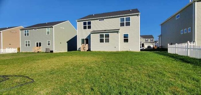 Building Photo - Gorgeous 4 beds 2.5 baths in Johnstown