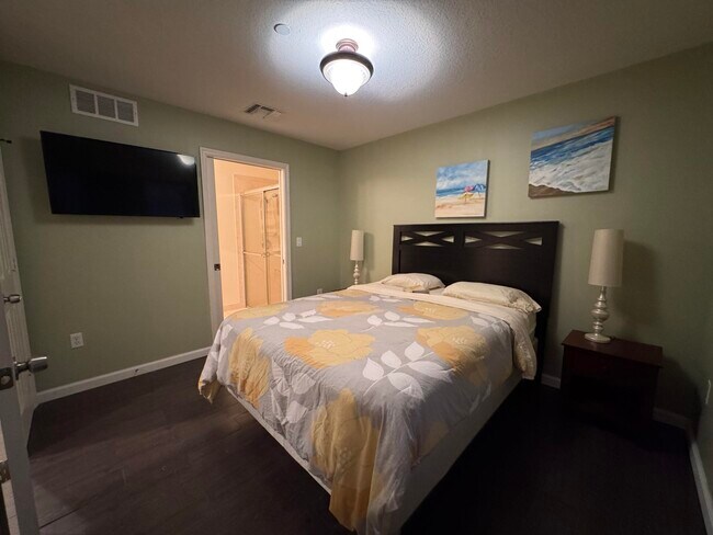 Building Photo - 1033 NE 17th Way