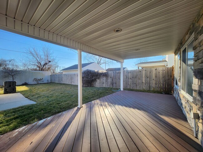 Building Photo - Beautiful 2-Story Home in Northmont School District