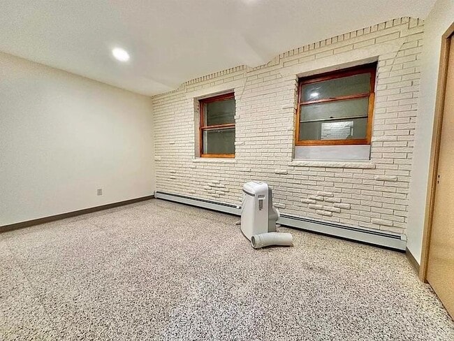 Building Photo - 902 Washington St