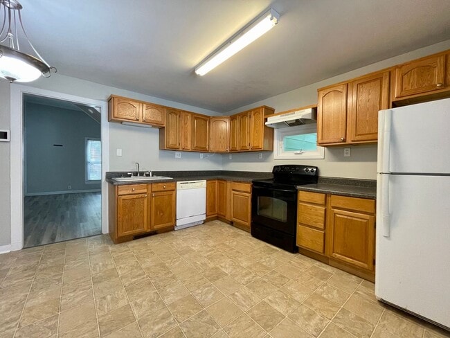 Building Photo - One of a Kind 3 bedroom, 2 bathroom Historic Home in Greensboro!