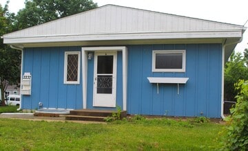 Building Photo - 2237 Mt Vernon Rd SE