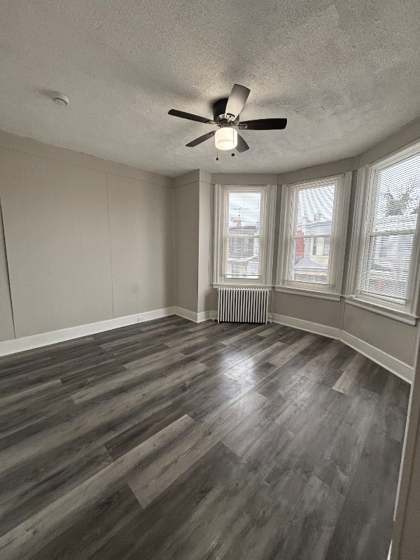 Building Photo - 922 S Yewdall St