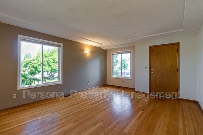 Building Photo - 219 W 31st St