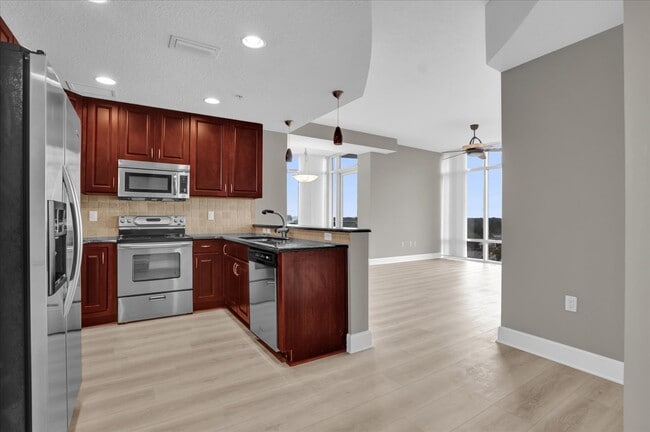 Building Photo - 101 S Eola Dr