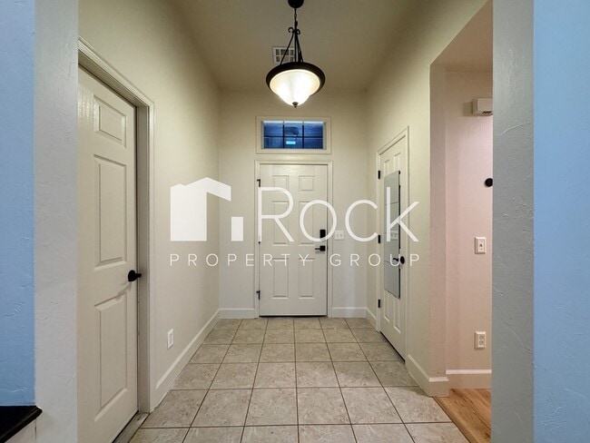 Building Photo - 3 Bed/2 Bath Edmond Home **AMAZING Locatio...