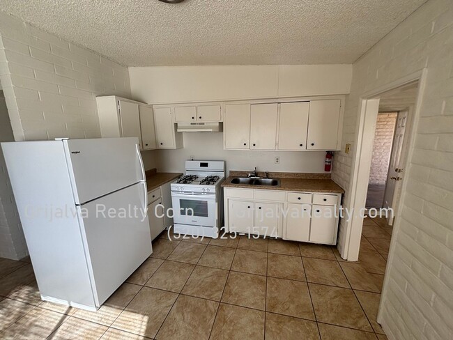 Building Photo - 3 Bedroom, 2 Bath House for Rent!   (Cardi...