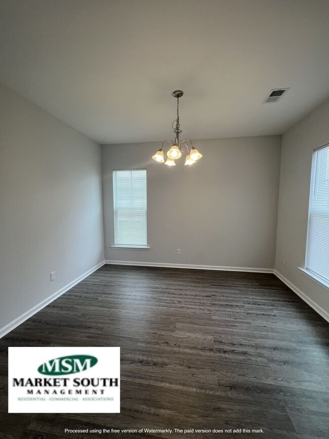 Building Photo - **RENT SPECIAL- $500.00 OFF 1ST MONTH'S RE...