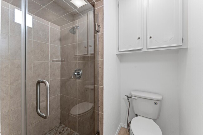 Building Photo - 9611 Hearthwood Dr