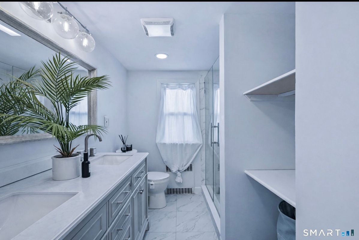 Building Photo - 457 Summit St