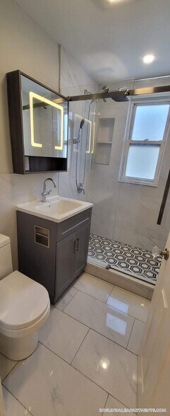 Building Photo - 3957 Washington St