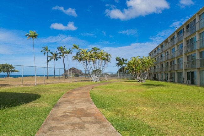 Building Photo - Direct ocean front 1 bed, 1 bath, covered parking, extra parking stall available for rent