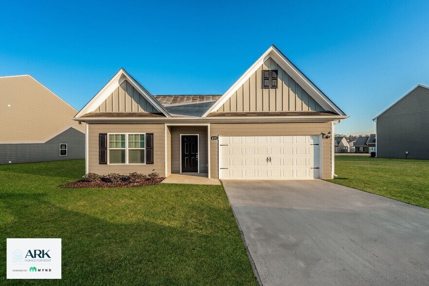 Building Photo - 450 Clover Cir