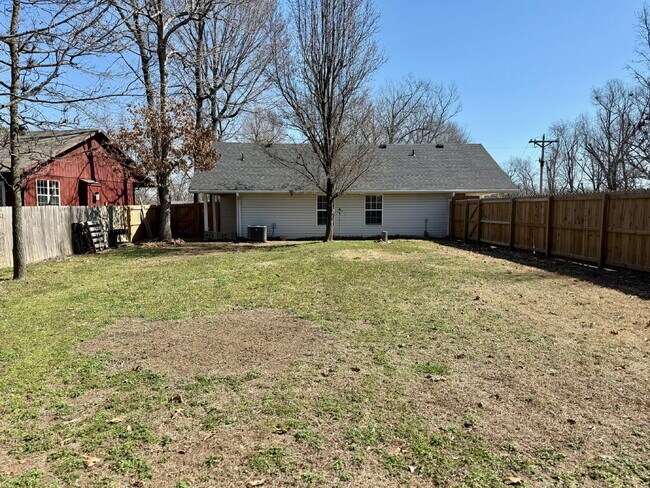 Building Photo - Charming 2-Bedroom in Bella Vista with Large Fenced Backyard!