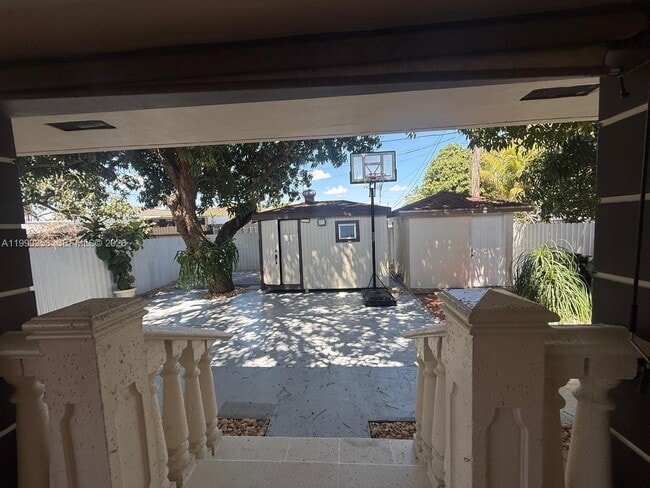 Building Photo - 281 W 17th St