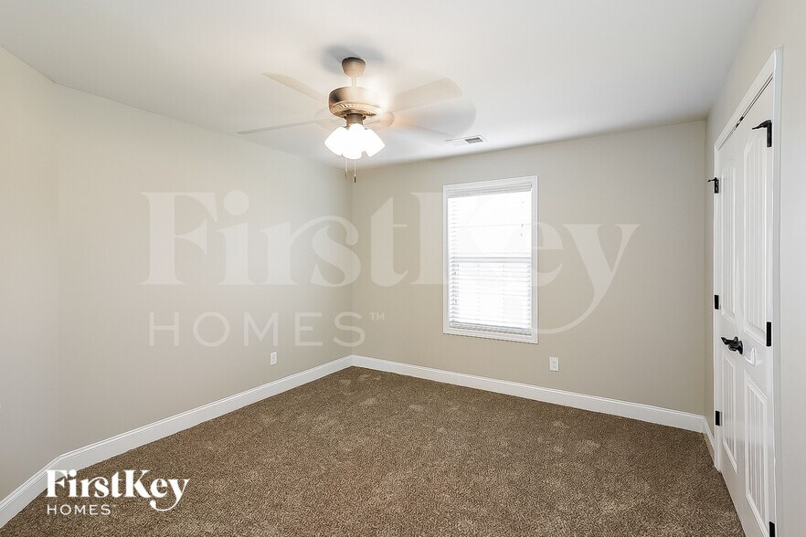 Building Photo - 2002 Azalea Ct