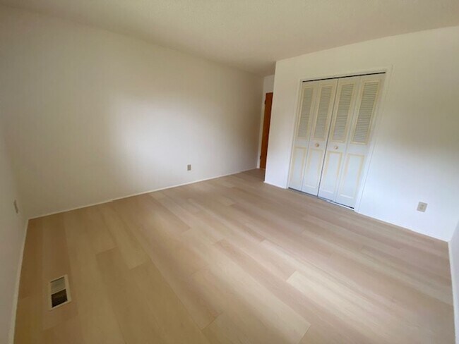 Building Photo - 11755 Tam O'Shanter Dr
