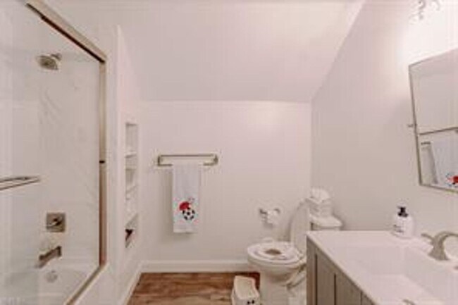 Building Photo - Gorgeous 4 bed, 3 bath in Great Bridge!