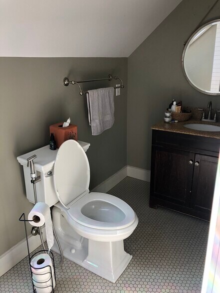 other end of bathroom - 2465 E 124th St
