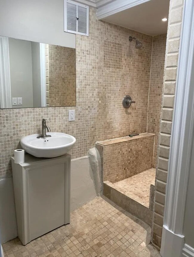 Building Photo - 2612 20th St