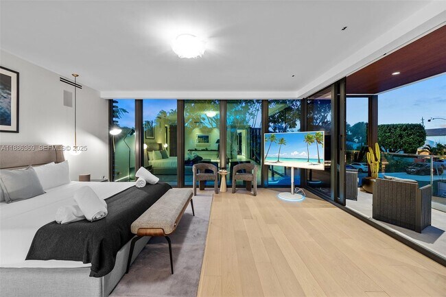 Building Photo - 3306 NE 16th St