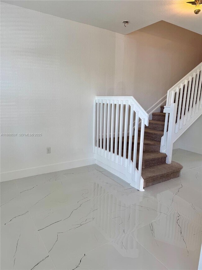 Building Photo - 2853 SE 1st Dr