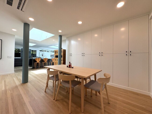 Building Photo - Modern Home availalble for lease in Menlo ...