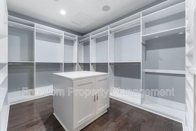 Building Photo - 42524 Rowderbury Sq