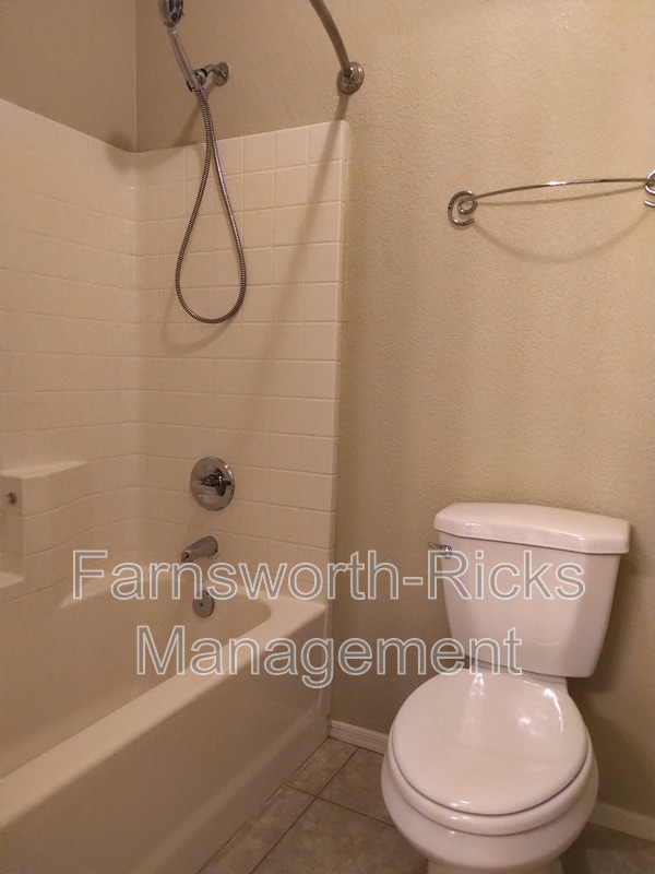 Building Photo - 1154 E Locust Dr