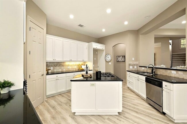 Building Photo - 3508 Red River St