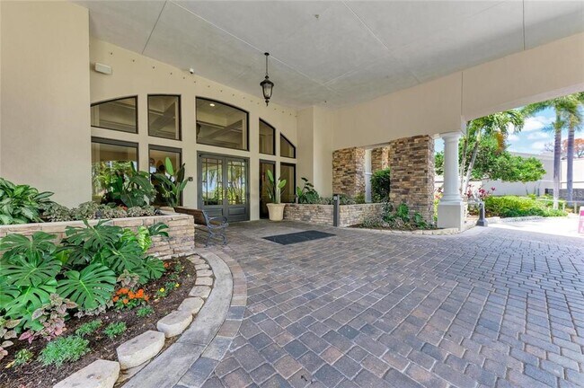 Building Photo - 5270 Hyland Hills Ave