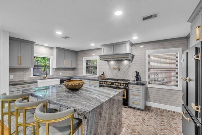 Building Photo - 801 N 3rd St