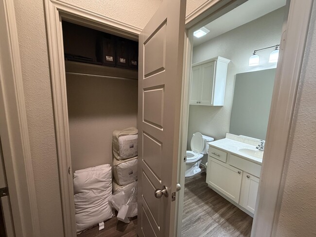 Building Photo - 2111 10th St