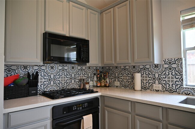 Building Photo - 5755 Lightstone Ln