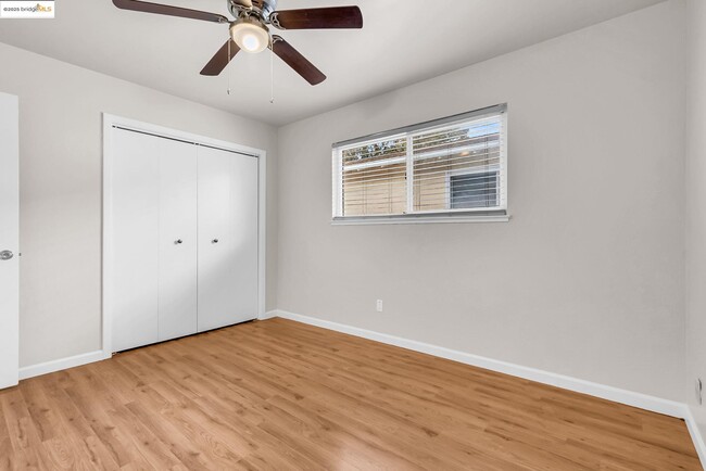 Building Photo - 1209 Tulip Dr