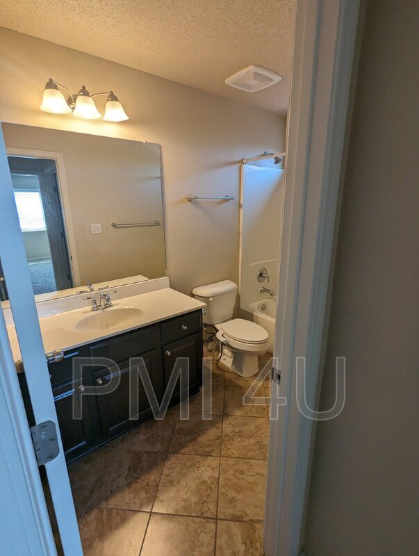 Building Photo - 2035 Ferndale Rd SE