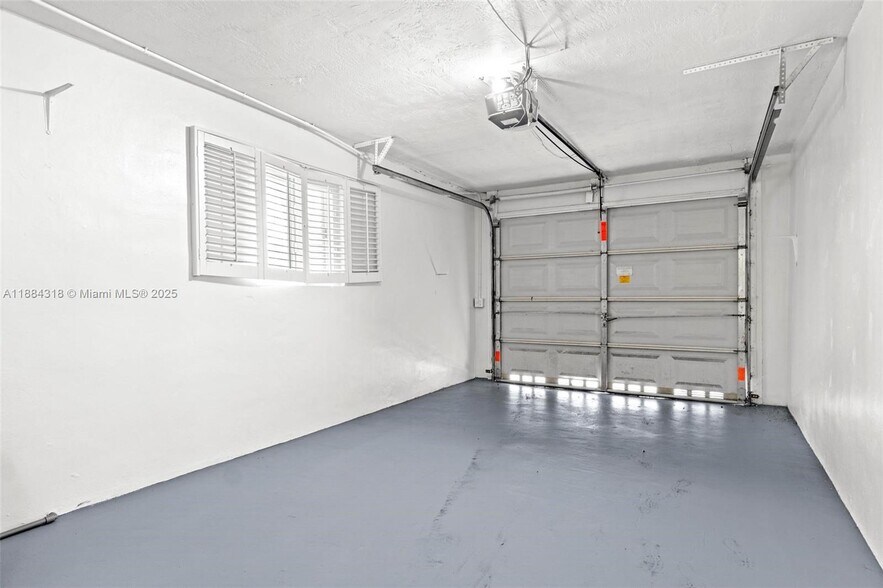 Building Photo - 838 NW 10th Ave