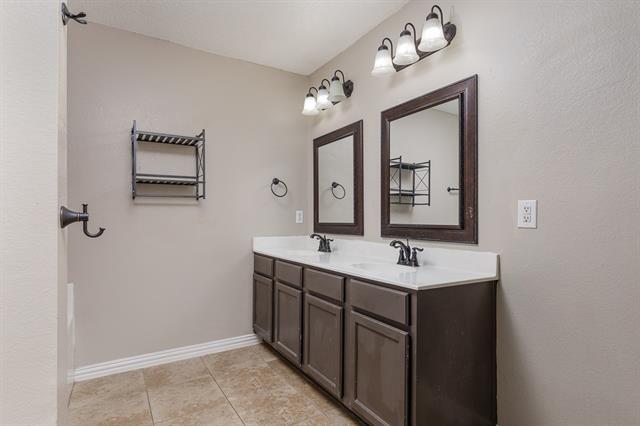 Building Photo - 2228 Bradford Pear Dr