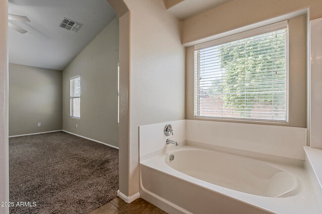 Building Photo - 7358 N 72nd Ave